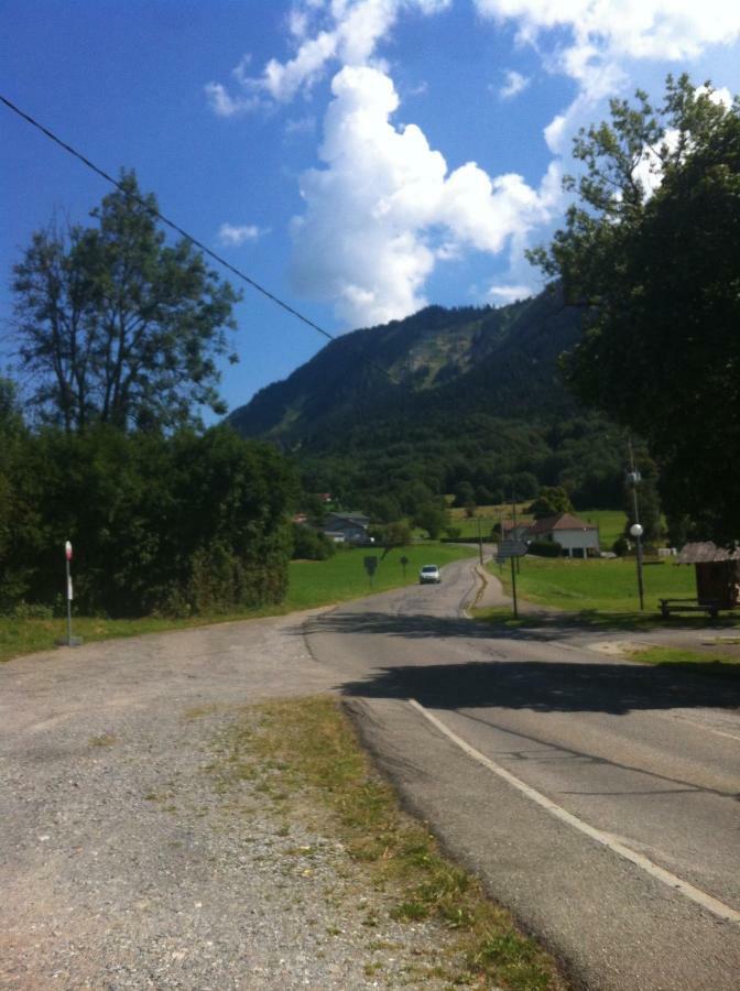 Chez Julie Bed & Breakfast Thollon-les-Memises Bagian luar foto
